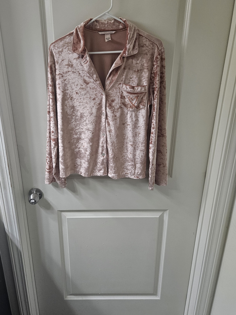Victoria's Secret Blush Pink Velvet Button-Up Pajama Top - Picture 4 of 11